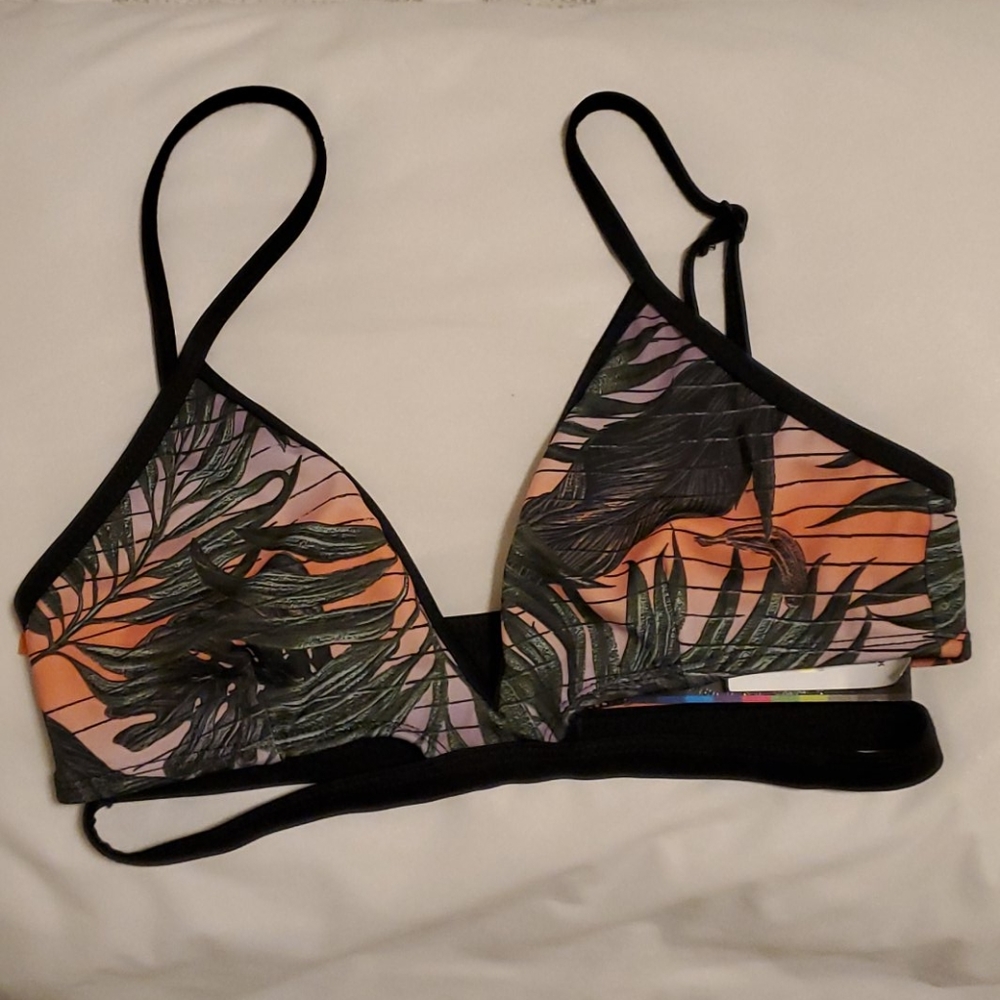 Hurley Size Medium Bikini Top NWT